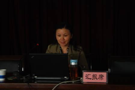 尹红丽老师在汇报