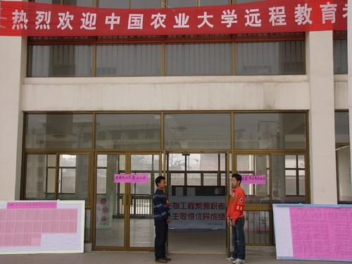 我院学习中心考场布置整洁严肃