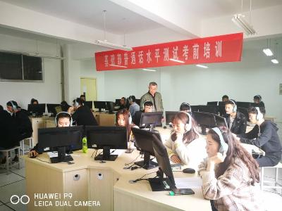 语文老师指导完成模拟试题